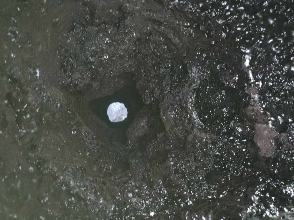 Versotteter Kamin von innen