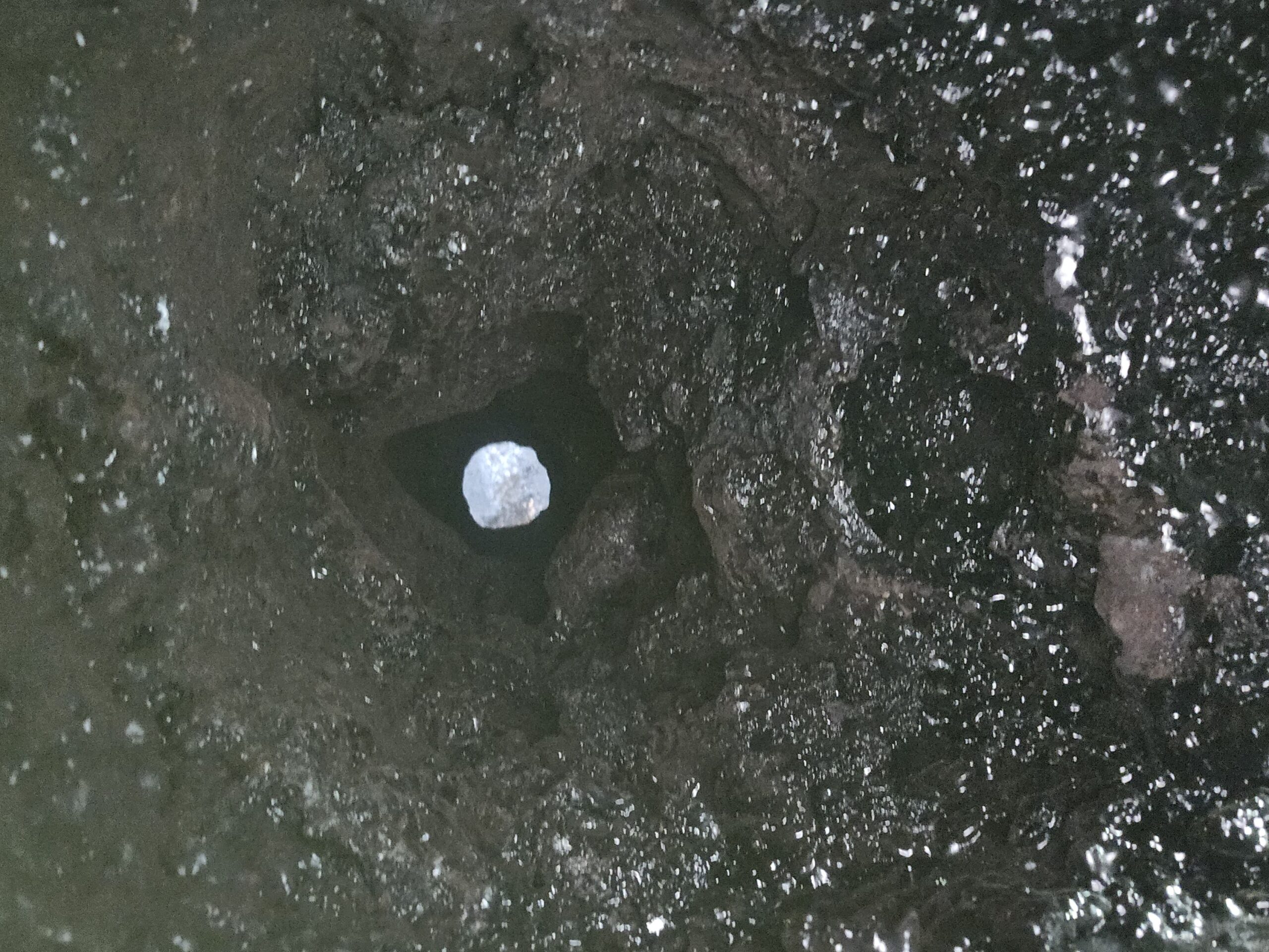 Versotteter Kamin von innen