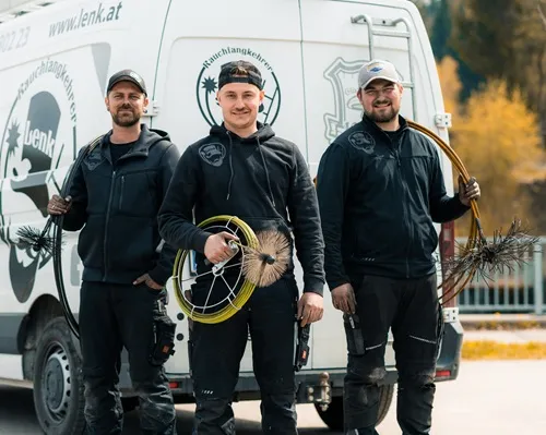 Rauchfangkehrer Villach Team vor Lenk Auto